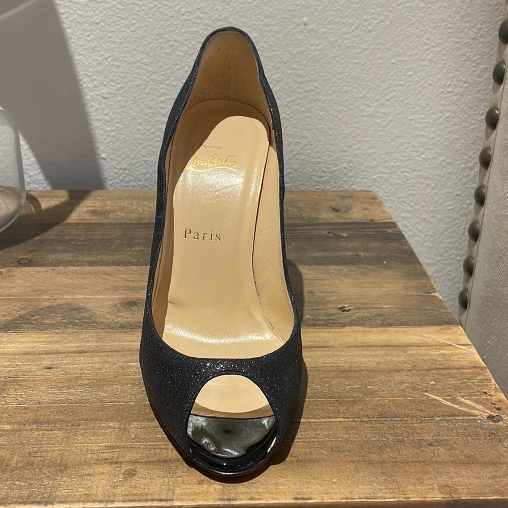 Christian Louboutin Heels - Glitter Pump
